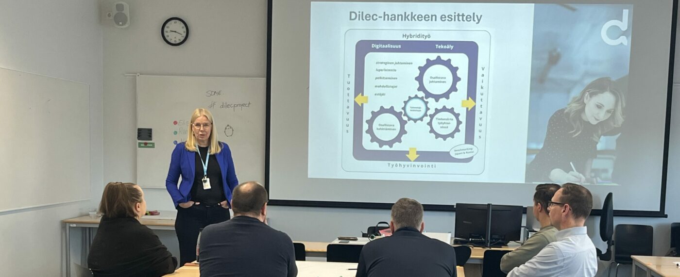 Minna Pietikäinen, Dilec -hankkeen projektipäällikkö kertoo hankkeen yhteistyöyrityksille hankkeen sisällöstä syyskuussa 2025 pidetyssä työpajassa.